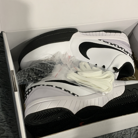Athletic_Shoes